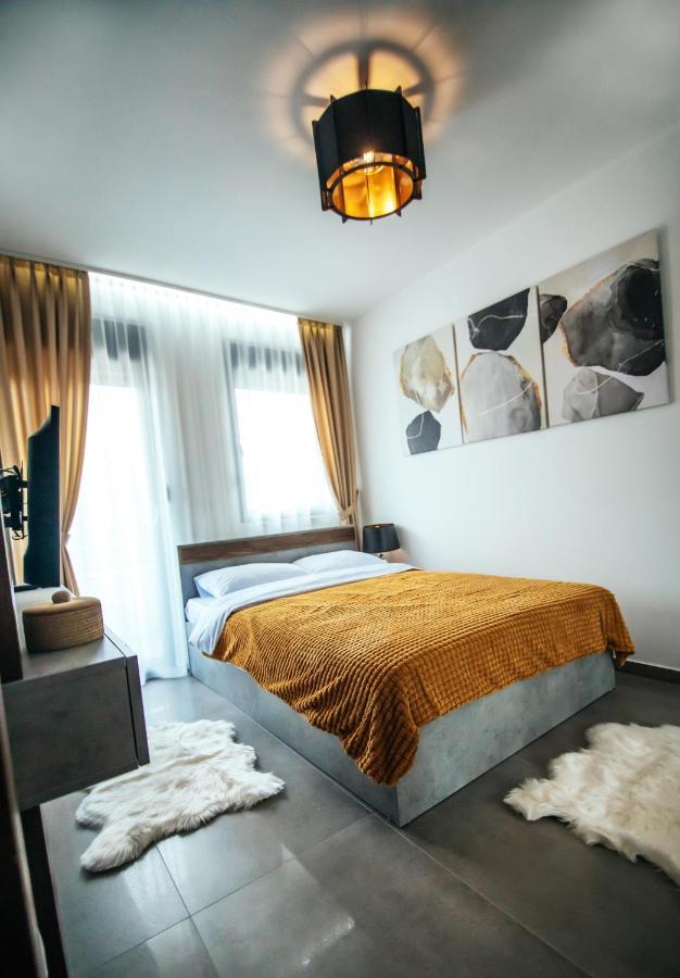 Royal Luxury Apartment ורסאק מראה חיצוני תמונה
